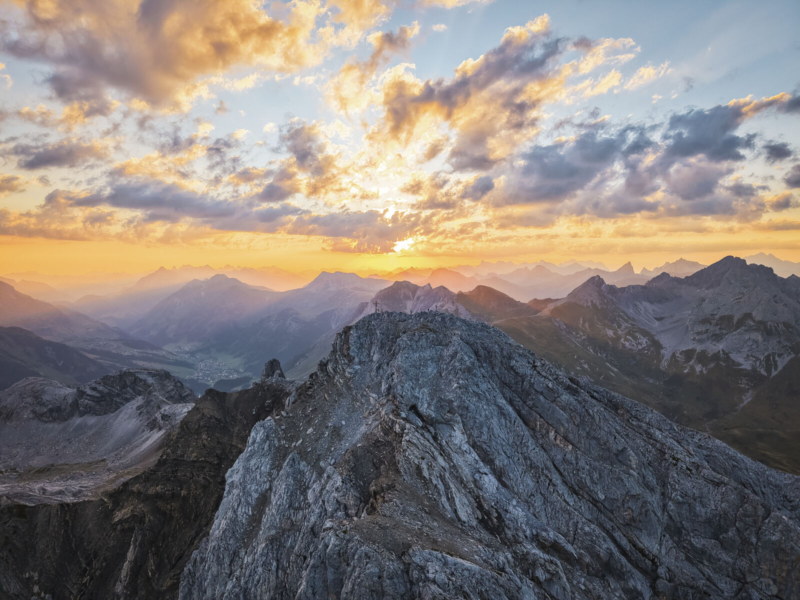 Berglandschaft im Zugertal bei Lech im Sommer