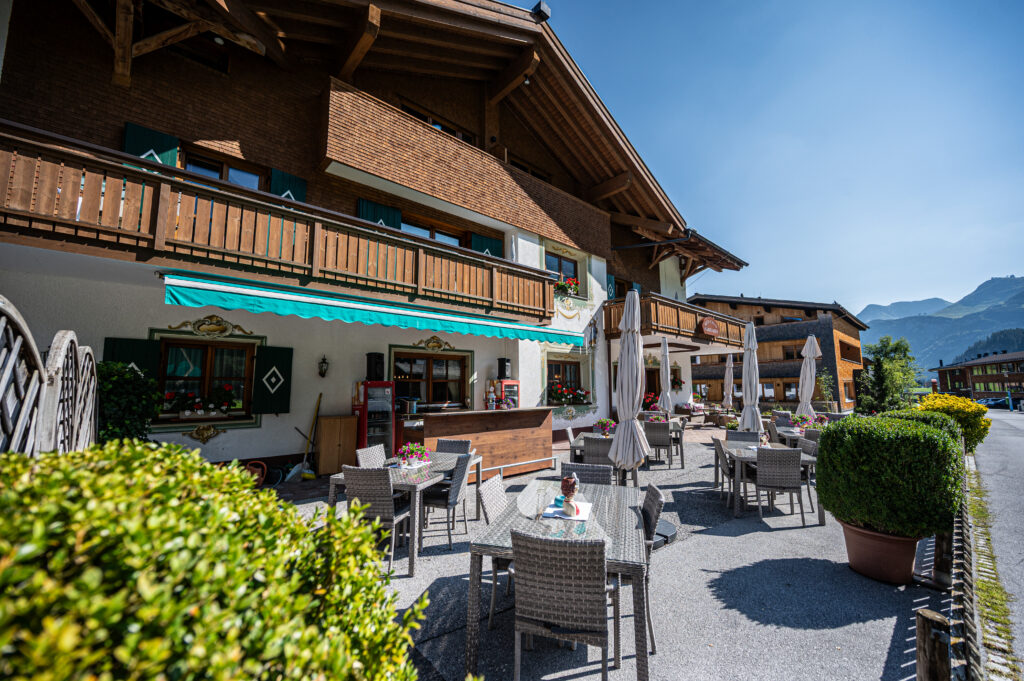 Au&szlig;enbereich Hotel Hartenfels in Zug bei Lech