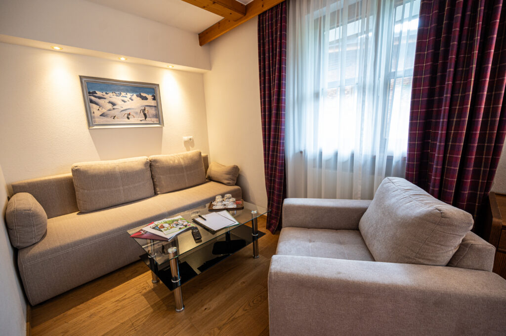 Wohnbereich imApartment im Hotel Hartenfels in Zug bei Lech