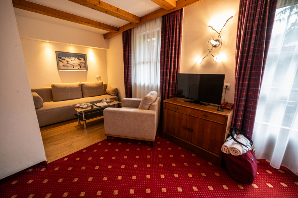 Wohnbereich Apartment im Hotel Hartenfels in Zug bei Lech