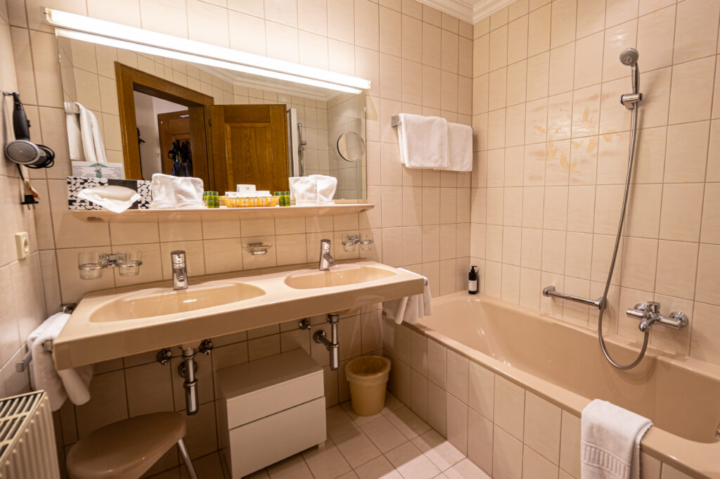 Badezimmer im Apartment im Hotel Hartenfels in Zug bei Lech