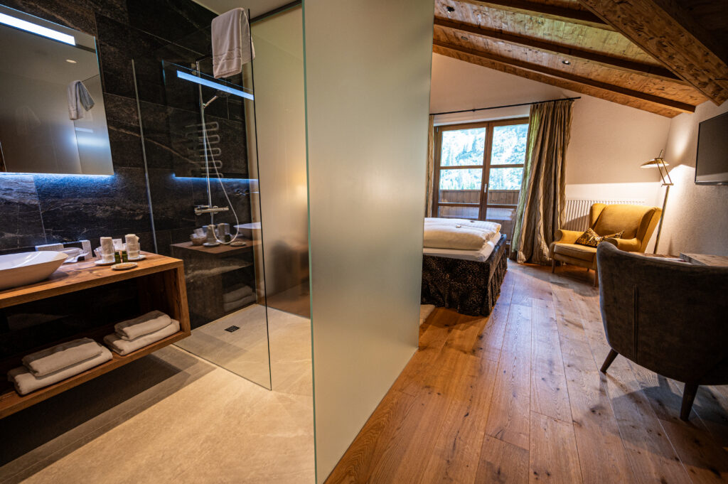 Wohnbereich im Doppelzimmer im Hotel Hotel Hartenfels bei Lech