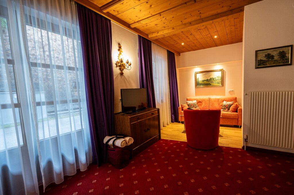 Wohnbereich im Apartment im Hotel Hartenfels in Zug bei Lech